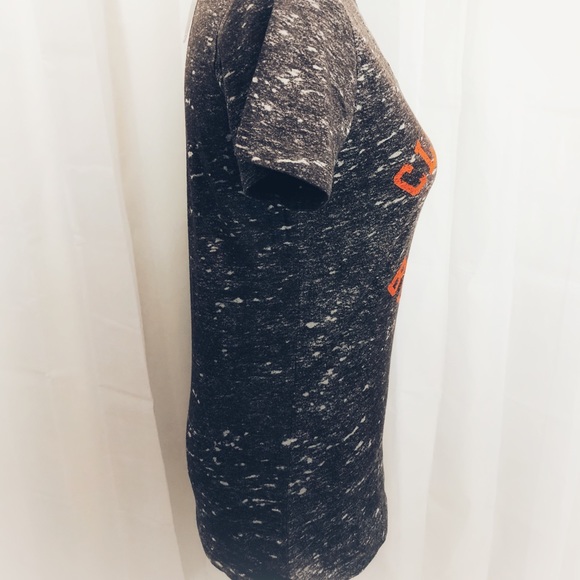 🆕 Cleveland Browns v-neck tee - Picture 4 of 8